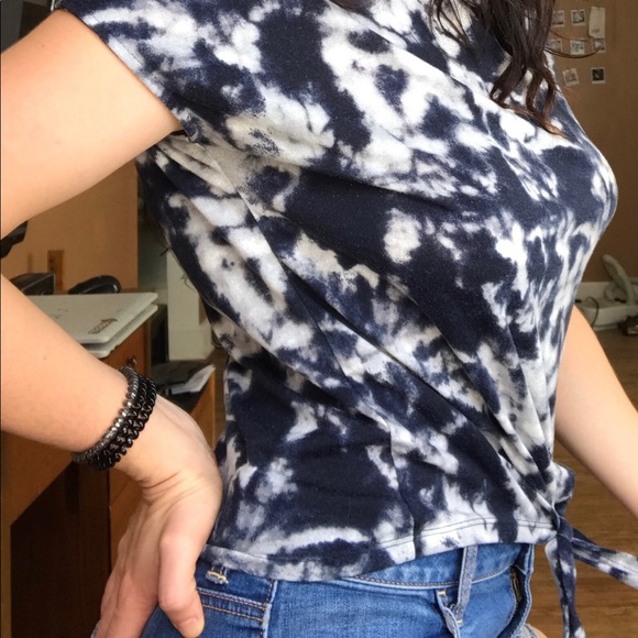 Black and white tie-dye crop style tee - Picture 10 of 10